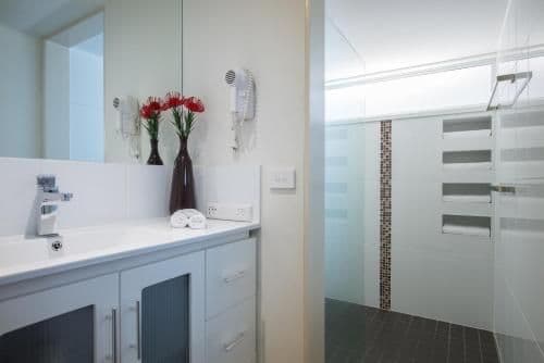 One-Bedroom Apartment with Walk-In Shower