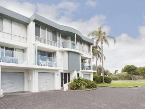 9 Cirrus @ Fingal Bay 9 Cirrus @ Fingal Bay
