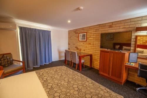 Deluxe King Suite