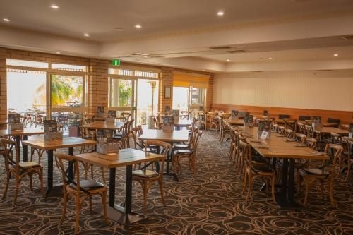 Western Heritage Motor Inn3