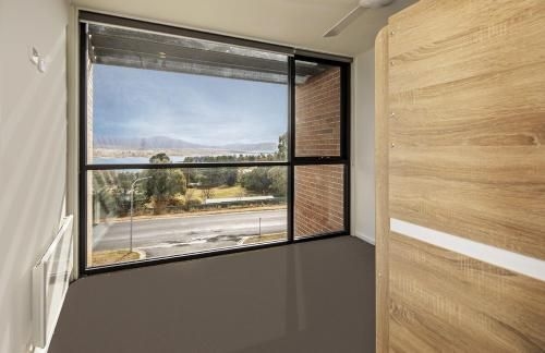 Chilam 'B' - Sophisticated Style With Views To The Lake & Mountains1