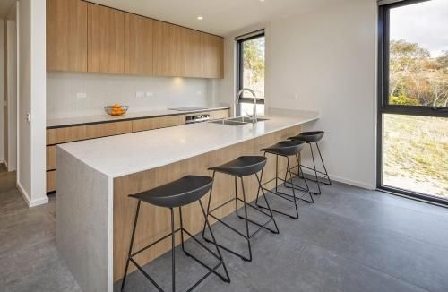 Chilam 'B' - Sophisticated Style With Views To The Lake & Mountains4
