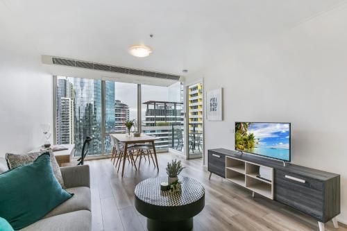 Views And Hotel-Style Extras In A Great Location0