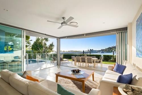 Pavillion 17 - Waterfront Spacious 4 Bedroom With Own Inground Pool And Golf Buggy0