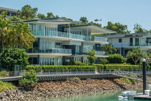 Pavillion 3 Absolute Waterfront 4 Bedroom 2 Lounge Room Plunge Pool + Golf Buggy4