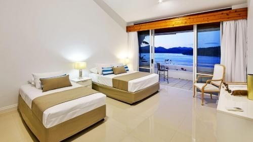 Bella Vista E9 - Ocean View Spacious 2 Bedroom with golf buggy3
