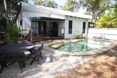 1 Naiad Court - Lowset Family Home With Swimming Pool And Covered Deck. Pet Friendly1
