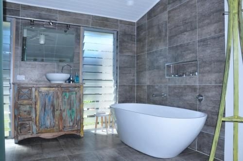 12 Zircon Street - Renovated Beach Shack With The Perfect Blend Of Comfort And Coastal Cool1