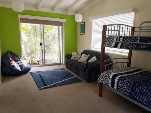 15 Larapinta Court - Family home with swimming pool in a quiet street and central location close to CBD2
