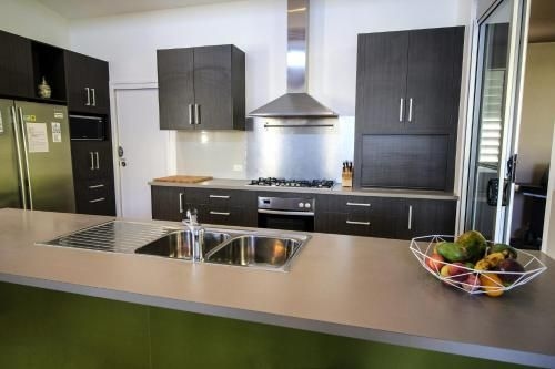 17 Naiad Court - Modern, open plan family home with covered outdoor area and double lock-up garage4
