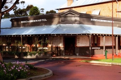 Rose & Crown Hotel0