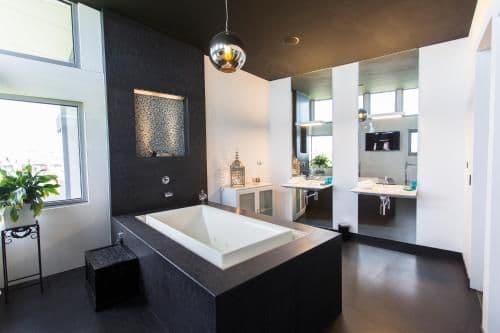 One-Bedroom Suite with Spa Bath