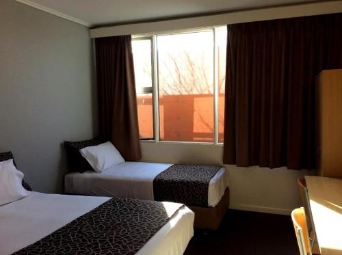 Meadow Inn3