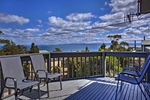 The Lookout - Large family house with views0
