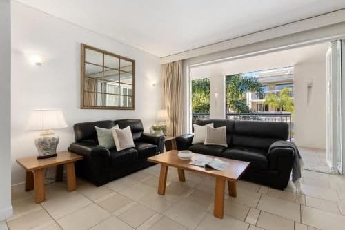 Apartment with Pool View