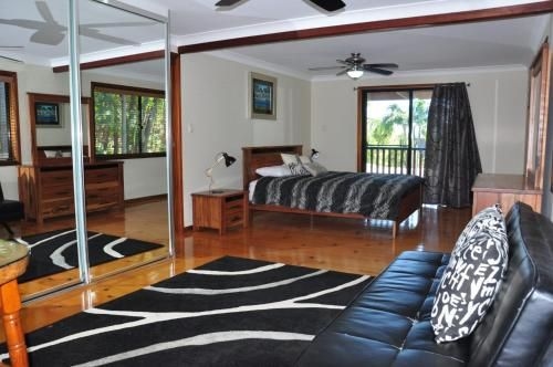 43 Double Island Drive - Two Level Holiday Home With Swimming Pool. Located Close To Beach And CBD4