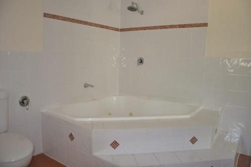 44 Cypress Avenue - Holiday Home In A Quiet Location, Close To Patrolled Beach And CBD4