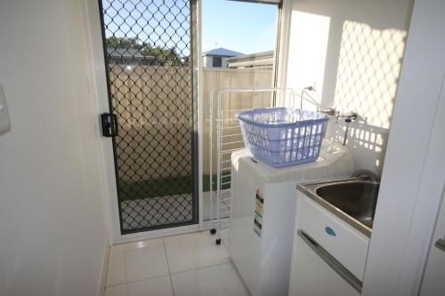 62 Tingira Close - Modern Lowset Home With Swimming Pool, Outdoor Area, Ample Parking. Pet Friendly4