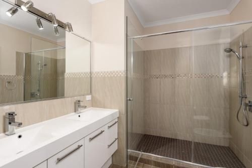 7 Ibis Court - Spacious Family Home With Large Outdoor Area, Swimming Pool & Ample Parking2