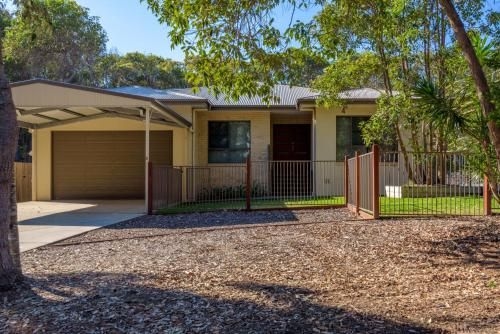 7 Ibis Court - Spacious Family Home With Large Outdoor Area, Swimming Pool & Ample Parking1