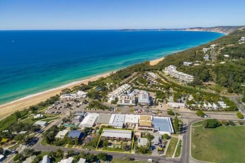 Unit 1 Rainbow Surf - Modern, Two Storey Townhouse With Large Shared Pool, Close To Beach And Shop2