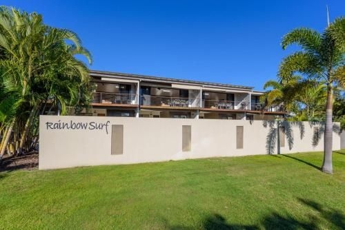 Unit 2 Rainbow Surf - Modern, Double Storey Townhouse With Large Shared Pool, Close To Beach And Shops3