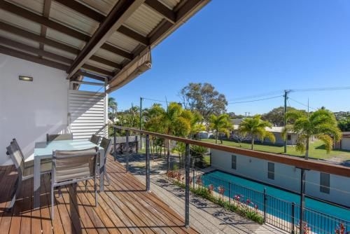 Unit 3 Rainbow Surf - Modern, Double Storey Townhouse With Large Shared Pool, Close To Beach And Shop1