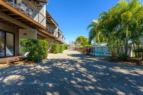 Unit 5 Rainbow Surf - Modern, double storey townhouse with large shared pool, close to beach and shop1