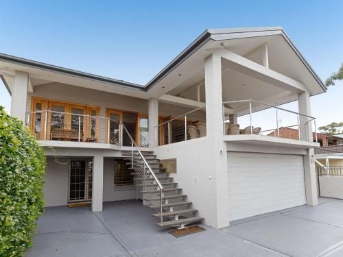 Beauty and the Beach', 88 Foreshore Drive - large home with WIFI & water views2