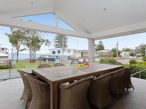 Beauty and the Beach', 88 Foreshore Drive - large home with WIFI & water views1