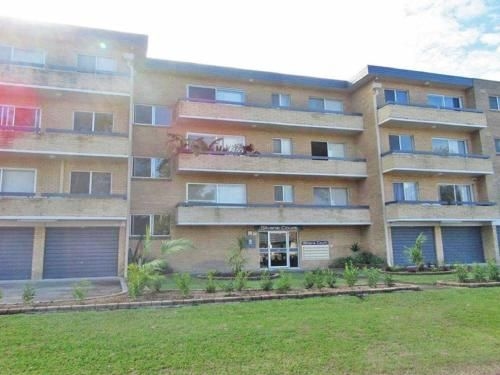 11 'Silvana Court', 26 Ajax Avenue - close to the water and clubs1