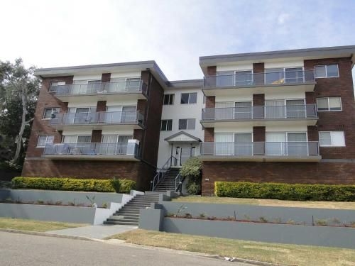 4 'Adriana', 83 Ronald Avenue - open plan living with backyard1