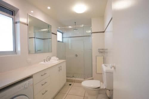 Two-Bedroom Apartment Ocean Aspect - 10