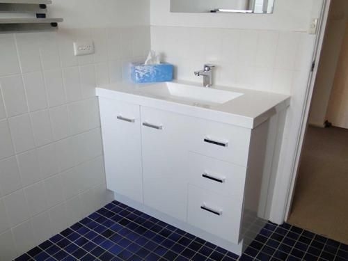 3/4 Victor Parade - great townhouse & walk to the beach1