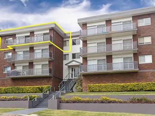 9 'Adriana' 83 Ronald Avenue - fabulous views & aircon0