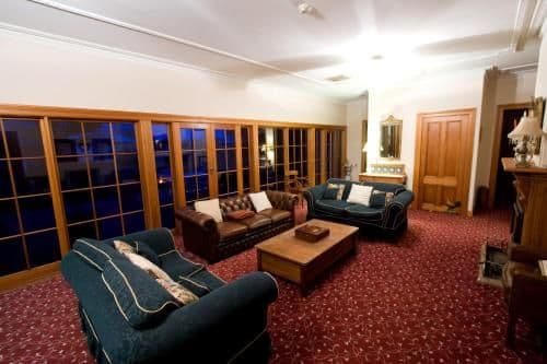 Gill Large Queen Room with Shared Bathroom