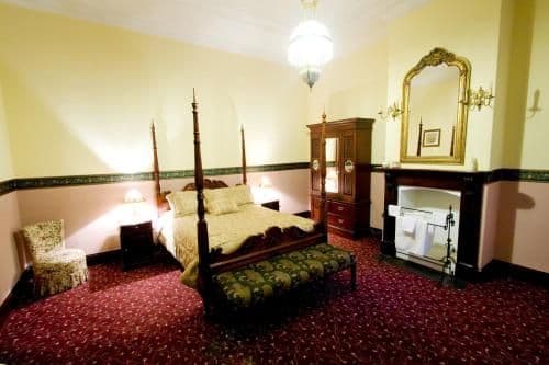 Fearon Queen Room with Private Bathroom
