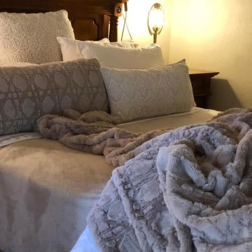 Queen Suite - Homestead