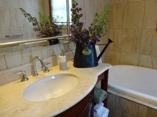 Two-Bedroom Cottage - Coachouse