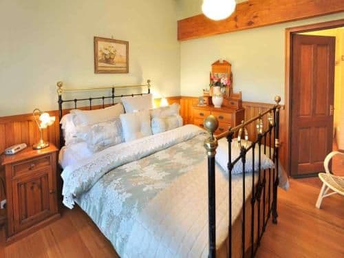 Three-Bedroom Cottage - The Barn