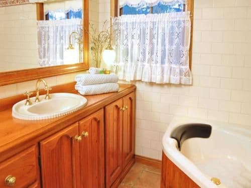 Three-Bedroom Cottage - The Barn