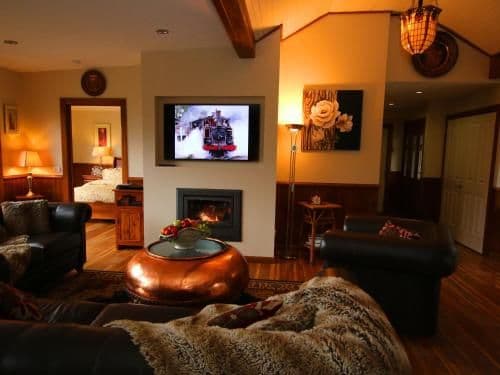 Two-Bedroom Cottage - Coachouse