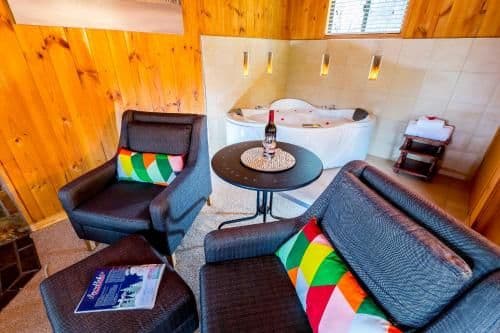 Chalet with Spa Bath