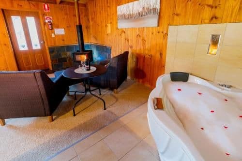 Chalet with Spa Bath