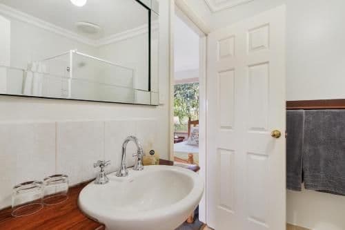 Twin Room with En Suite Bathroom