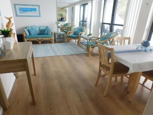 5 'The Point' 5-7 Mitchell Street - large balcony and great water views2