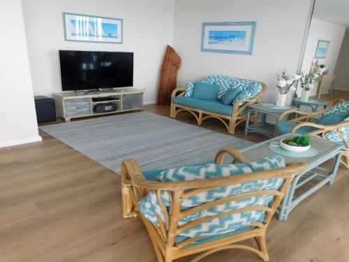 5 'The Point' 5-7 Mitchell Street - large balcony and great water views1