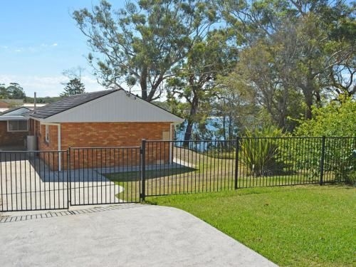 Wanda Magic' 19 Randall Drive - beautiful water front house0