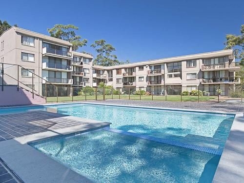 13 'The Poplars' 34 Magnus Street - ground floor unit and pool in complex4