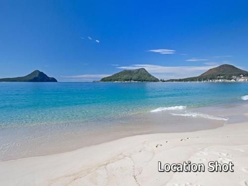 10 'Intrepid' 3 Intrepid Close - water views over Shoal Bay Beach3